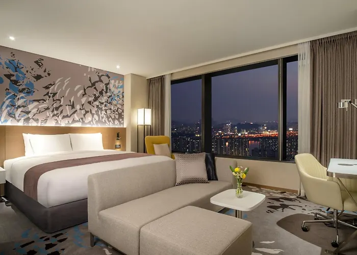 Отель Novotel Ambassador Yongsan